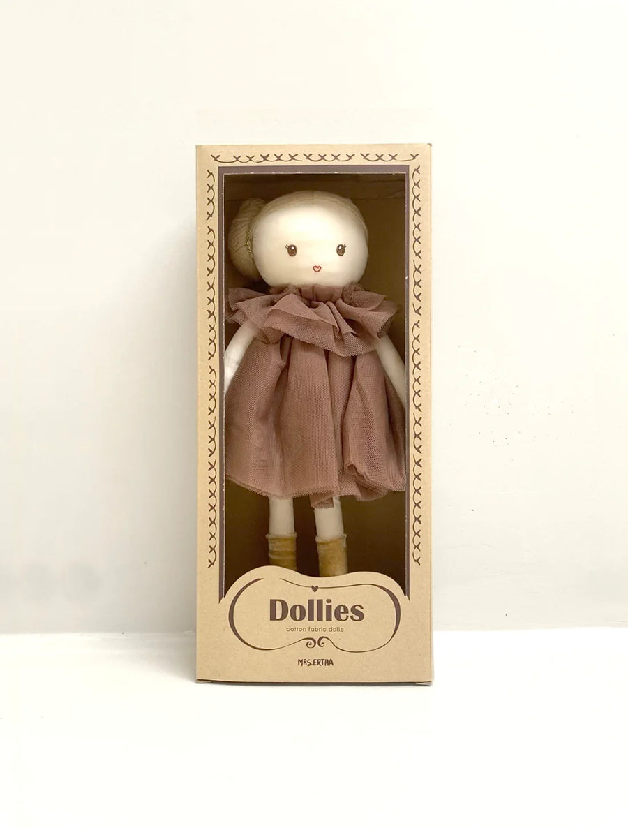 Boneca de Pano Maggie Lu - Dollies Mrs. Ertha